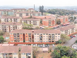 3 Bed Flat in Montclair