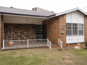 4 Bed House in Weavind Park