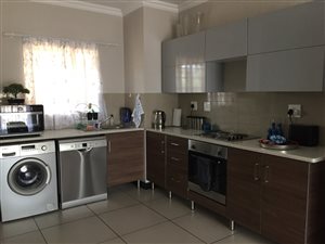 2 Bed Townhouse in Rooihuiskraal North