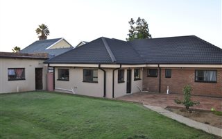 3 Bedroom House in Robertsham