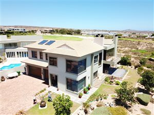5 Bed House in Langebaan Country Estate