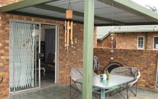 2 Bedroom Apartment in Rooihuiskraal North