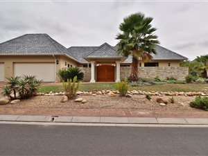 4 Bed House in Pearl Valley On Val De Vie