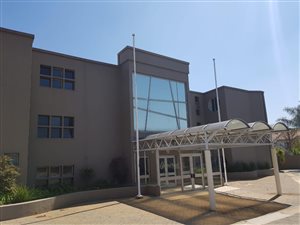 3020 m² Commercial space in Fontainebleau
