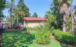 4 Bedroom House in Aston Manor