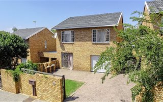 3 Bedroom Townhouse in Sundowner