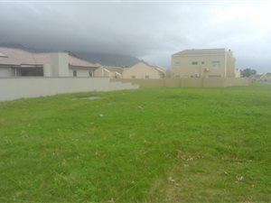 582 m² Land available in Fairview Golf Estate