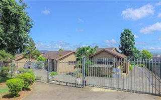 3 Bedroom Simplex in Hayfields