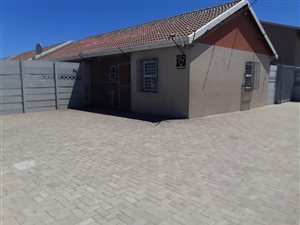 2 Bed House in Pelikan Park