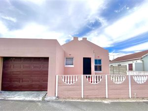 2 Bed House in Strandfontein