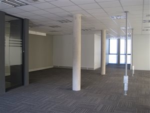 260 m² Office Space in Maxmead