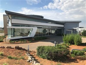 4040 m² Retail Space in Erand Gardens