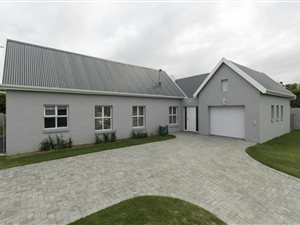 3 Bedroom House in Kenton-on-Sea