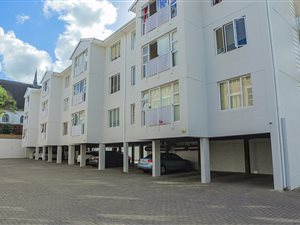 2 Bed Apartment in West Hill