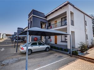 2 Bed Apartment in Witpoortjie