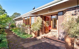 3 Bedroom Simplex in Hillcrest Central