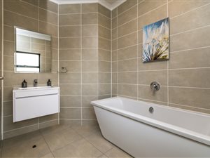 3 Bed Apartment in Linbro Park