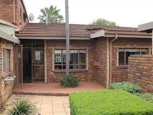 6 Bed House in Wingate Park