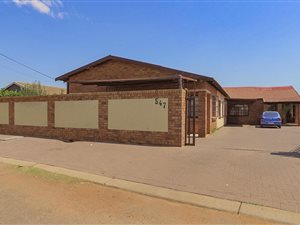 4 Bedroom House in Lenasia
