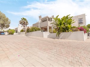 2 Bed House in Bryanston