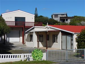 2 Bed House in Pearly Beach