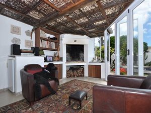 3 Bed House in Schoenmakerskop