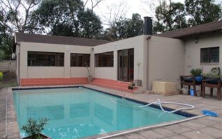 5 Bedroom House in Manors