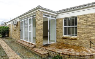 2 Bedroom House in Gordons Bay Central