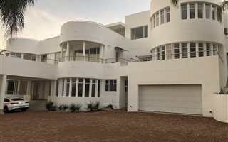 5 Bedroom House in Waterkloof Ridge