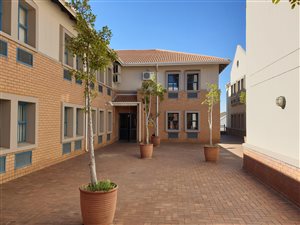 300 m² Commercial space in Hatfield