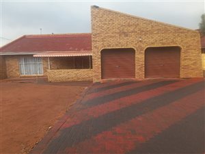 3 Bed House in Blomanda