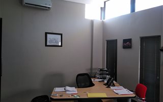 180 m² Commercial space in Westdene