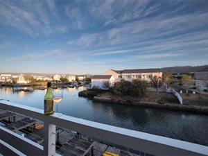 3 Bed Apartment in Thesen Islands