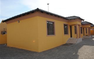 2 Bedroom Townhouse in Middelburg Central