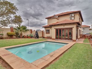 3 Bed House in Bronberg