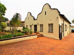 4 Bed House in Kensington