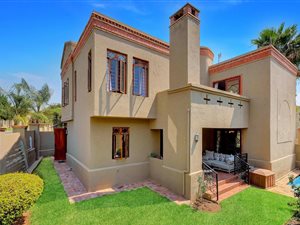4 Bed Cluster in Eagle Canyon Golf Estate