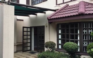 115 m² Office Space in Bedford Gardens