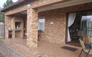 2 Bedroom Garden Cottage in Dalview