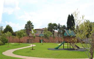 4 Bedroom House in Kyalami AH