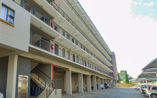 1 Bedroom Apartment in Die Hoewes