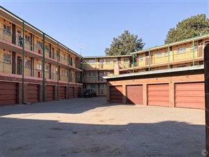 1 Bed Apartment in Vanderbijlpark CW1