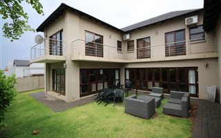 5 Bedroom House in Mooikloof Equestrian Estate