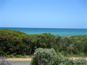 654 m² Land available in Franskraal