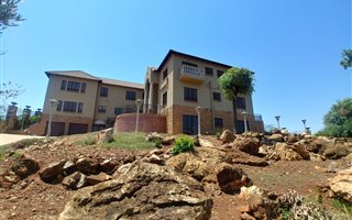 8 Bedroom House in Cornwall Hill