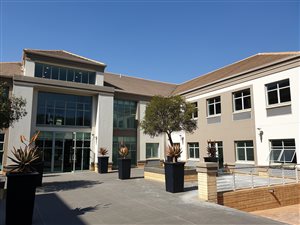 250 m² Commercial space in Hatfield