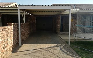 3 Bedroom House in South Ridge