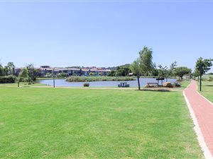 660 m² Land available in Aspen Hills