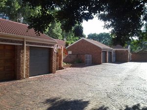 2 Bedroom Townhouse in Vanderbijlpark CE1