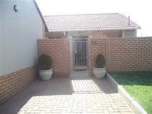 3 Bed Townhouse in Mooikloof Ridge